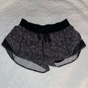 Lululemon Hotty Hot shorts 2.5 inch